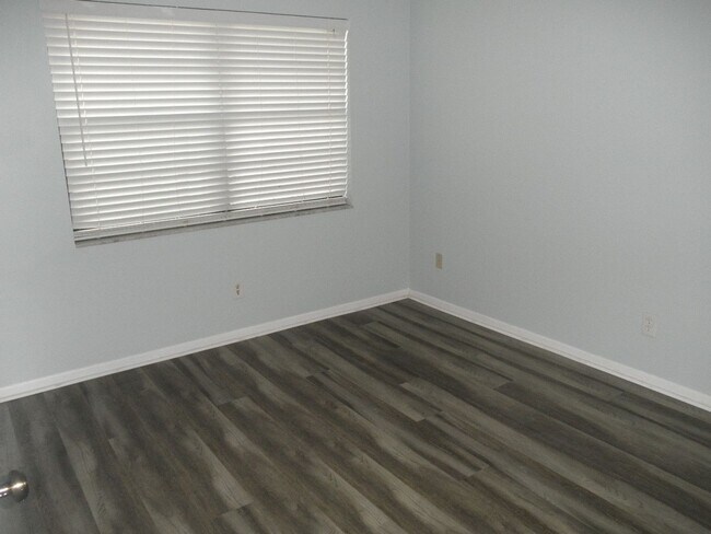 Building Photo - Summit Villas