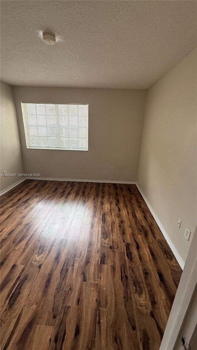 Building Photo - 220 SW 116th Ave