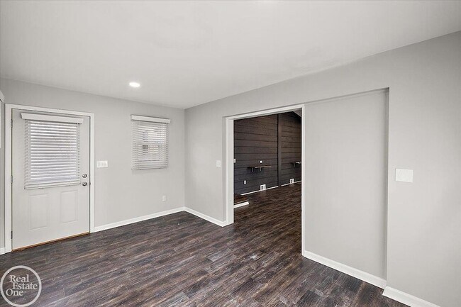 Building Photo - 1765 E Predmore Rd