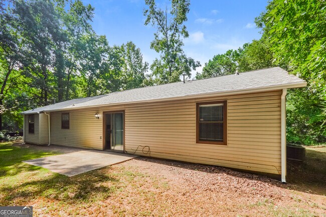 Building Photo - 4585 Old Lake Dr