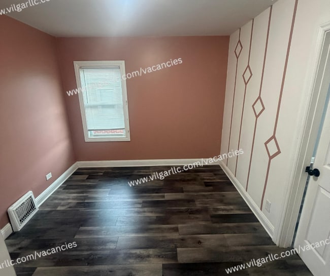 Building Photo - 511-511 169th St