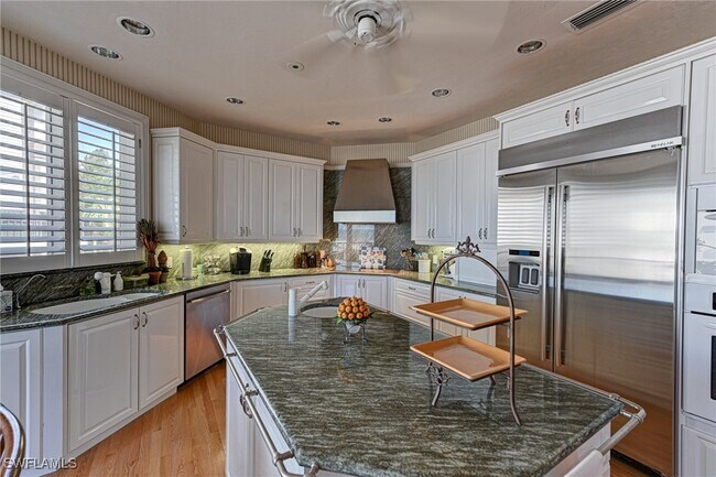 Building Photo - 235 Barefoot Beach Blvd