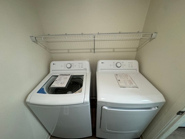 Building Photo - 3137 S Apple St