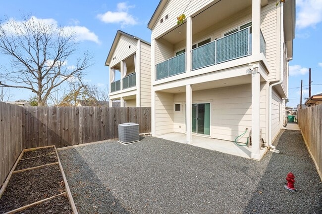 Building Photo - 4618 Nichols St