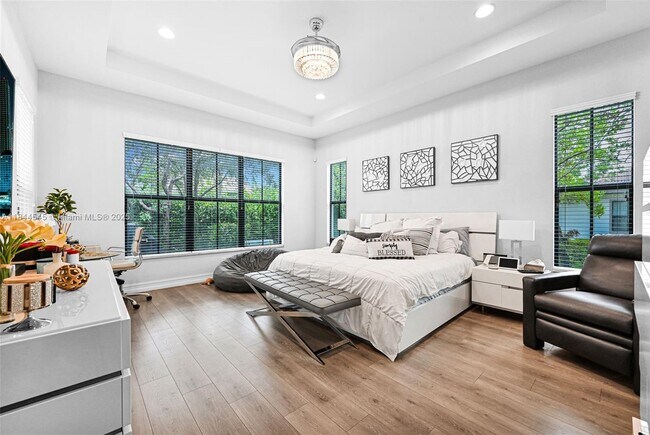 Building Photo - 8855 Watercrest Cir W