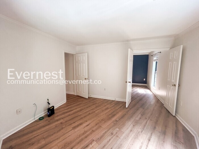 Building Photo - 25109 Plantation Dr NE
