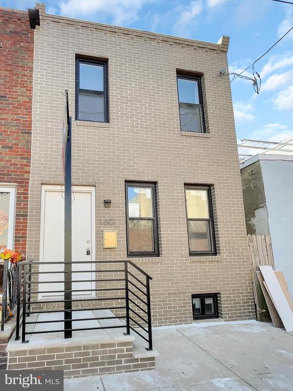 Building Photo - 160 McClellan St