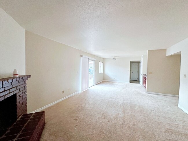 Building Photo - 3 BEDROOM, 2 BATH DOWNSTAIRS CONDO IN GUARD GATED COMMUNITY