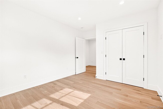 Building Photo - 306 Hunter St