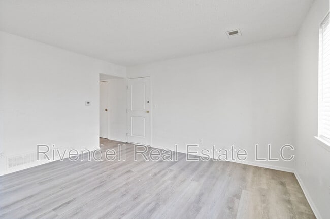 Building Photo - 373 Geneva St