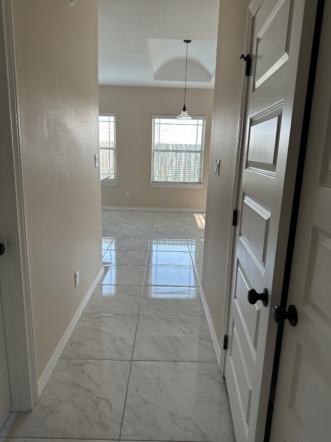 Building Photo - 216 Teak Dr