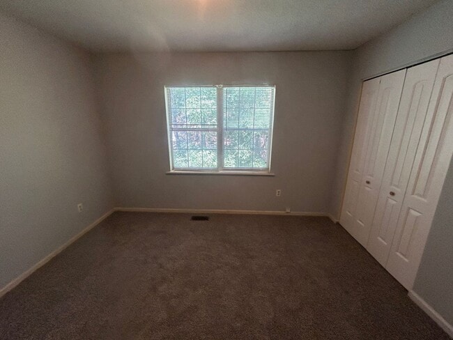 Building Photo - Charming 2-bedroom, 1.5-bath townhouse located in the desirable Irmo area near the Lake Murray Dam!