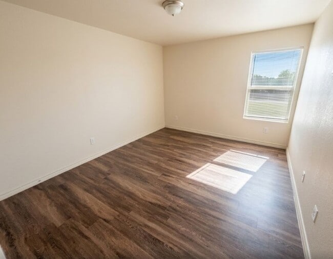 Building Photo - AVAILABLE MID MAY ; APPLY TODAY AT OUR WEBSITE!!