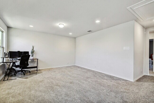 Building Photo - Spacious 4-Bedroom Rental in Trails at Cul...