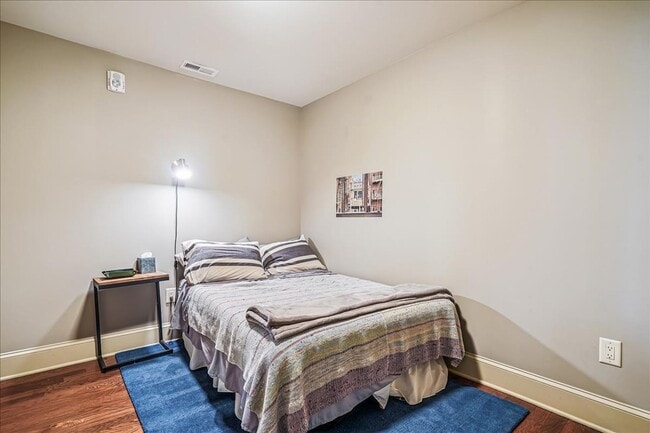 Building Photo - Great Luxury 3 Bedroom 2 Bath on H st NE! Offering half month free rent with a 12 month lease