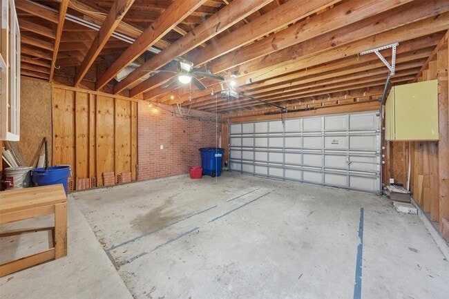 Building Photo - 1929 Kemah Village Dr