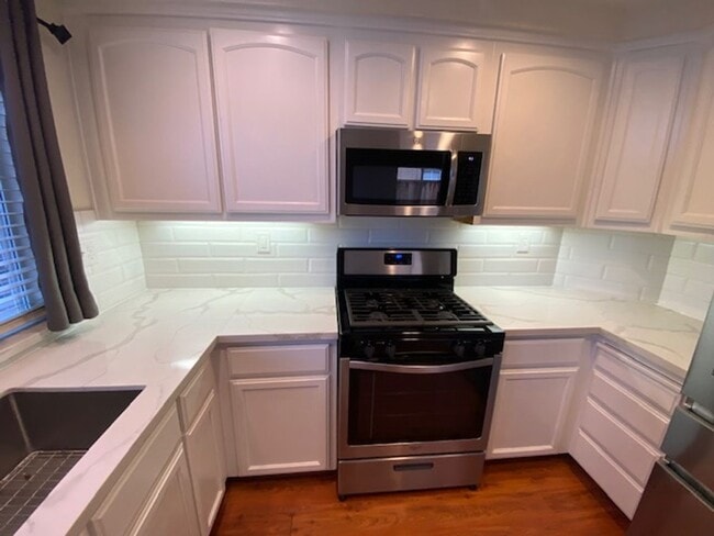 Building Photo - LAS PALMAS II 3 BED/ 2 BATH HOUSE FOR RENT