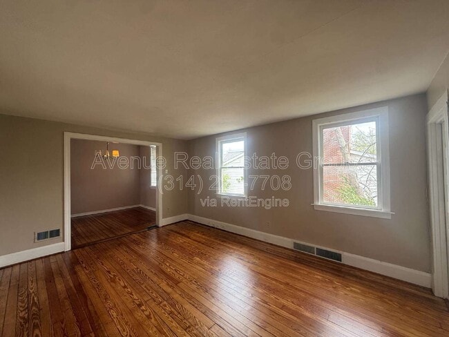 Building Photo - 240 W Essex Ave