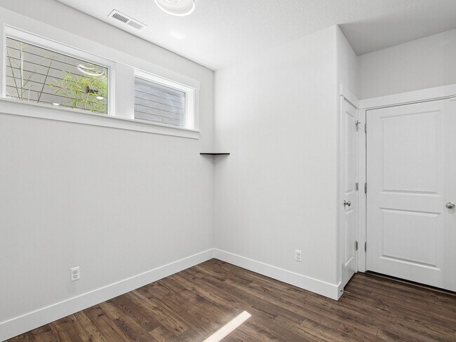 Building Photo - 15212 NW Cosmos St