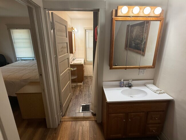 Building Photo - 33 Maple Ave