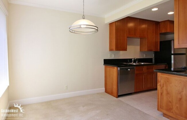 Building Photo - Charming 1Bdm 1Ba Condo in La Jolla