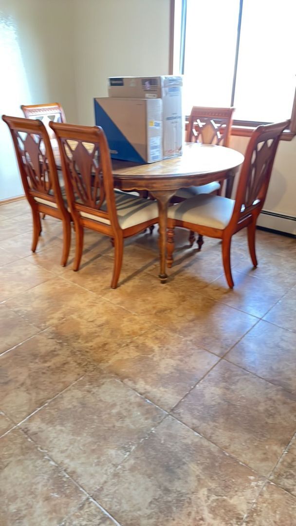 Building Photo - 3 bedroom, 2 bath, 2 car garage for rent O...