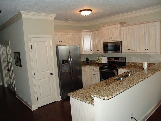 Building Photo - 1038 Barrett Dr