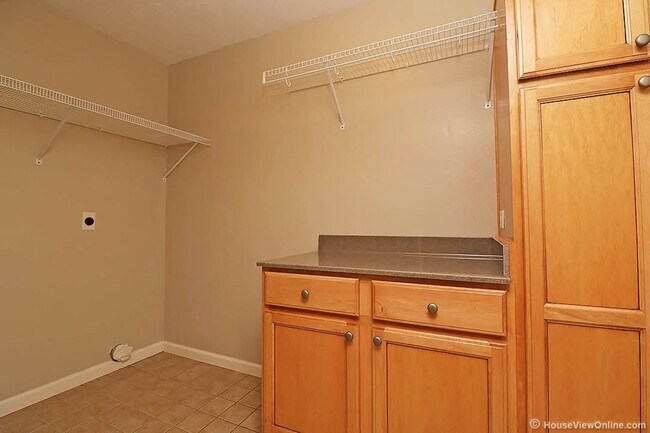 Building Photo - 2031 Allen Dr