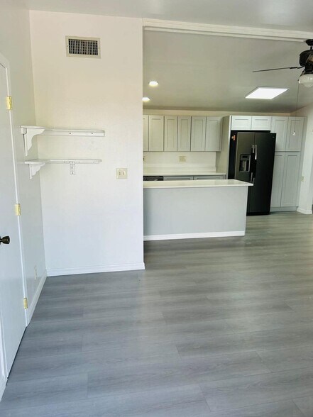 Building Photo - 207 N 10th St