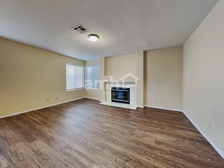 Building Photo - 288 Vallarte Dr