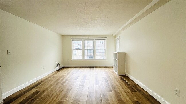 Building Photo - 18 Walden Dr