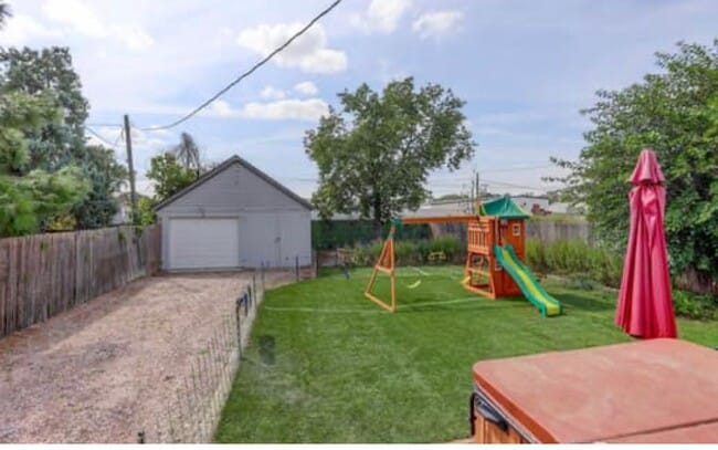 Building Photo - Picture-Perfect 3-Bedroom Charmer – AVAILABLE 5/8/2026