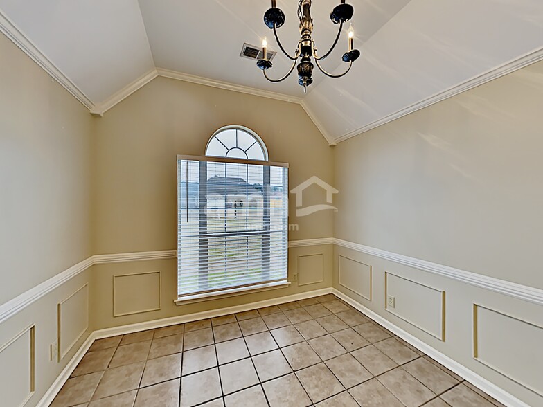Building Photo - 1123 Tara Dr