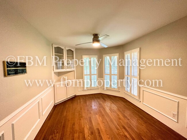 Building Photo - Charming 3 Bedroom, 2.5 Bathroom Home in A...