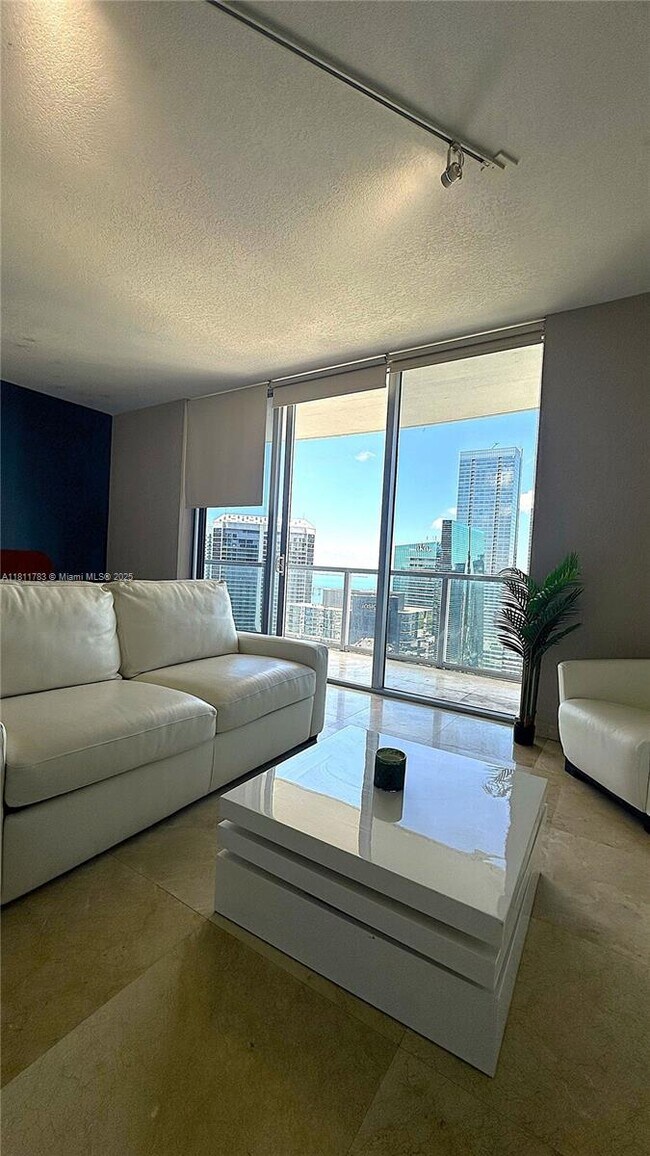 Building Photo - 1060 Brickell Ave