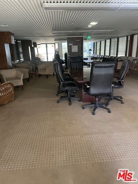 Building Photo - 880 W 1st St