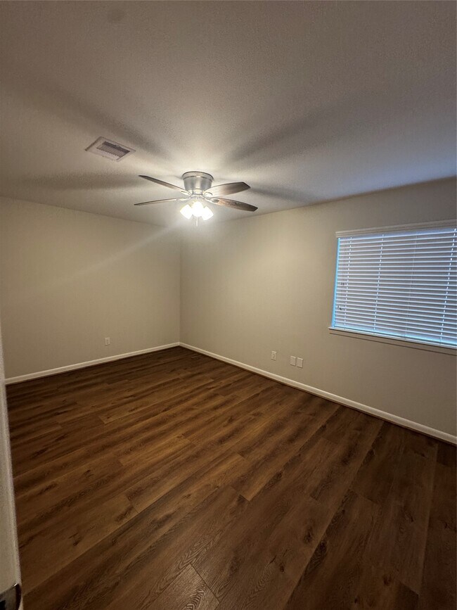 Building Photo - 8807 Belle Glen Dr
