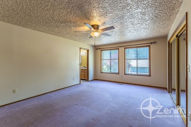 Building Photo - 9313 NE 81st Ave