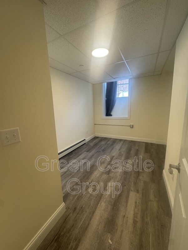 Building Photo - 260 College St