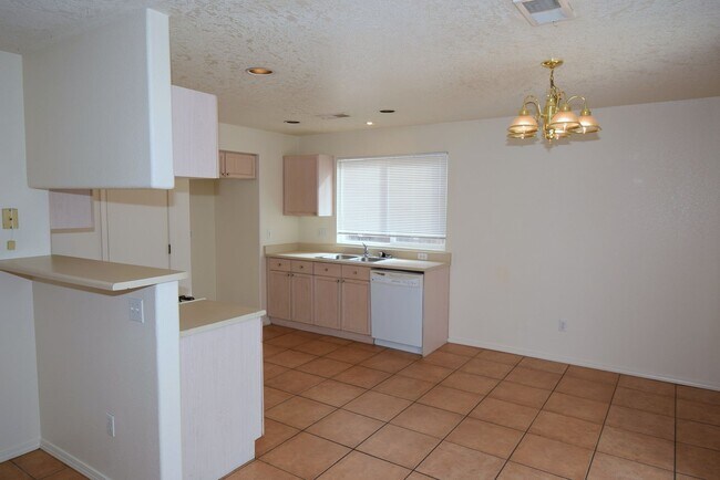 Building Photo - Great location! Nice 3Br, 2.5Ba Near Alame...