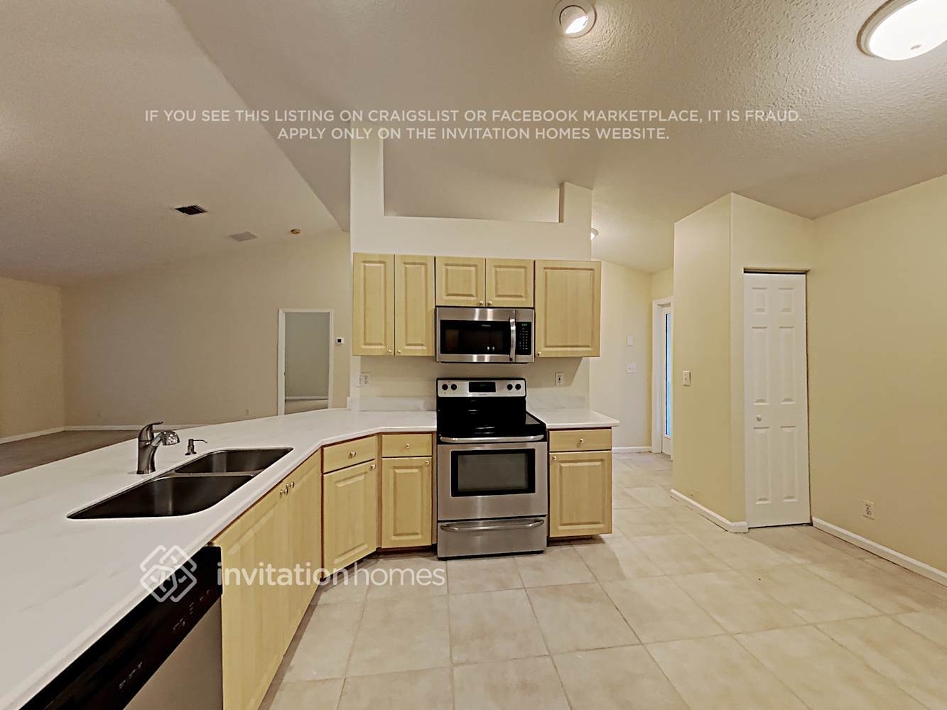 Building Photo - 14822 Paddock Dr