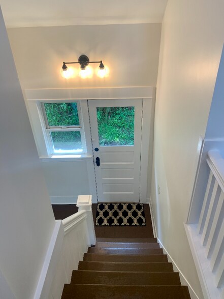 Building Photo - 9750 NW Rosaria Ave