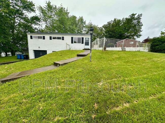 Building Photo - 319 Elfort Dr