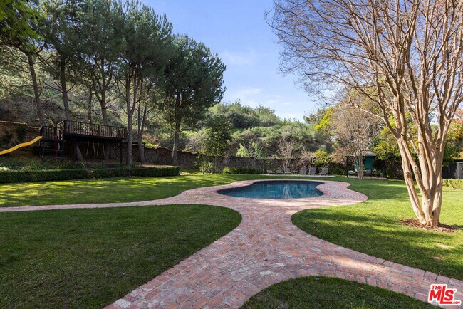 Building Photo - 11247 Briarcliff Ln