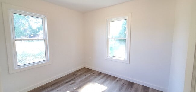 Building Photo - 2 bedroom 1 bath home in Lockwood!