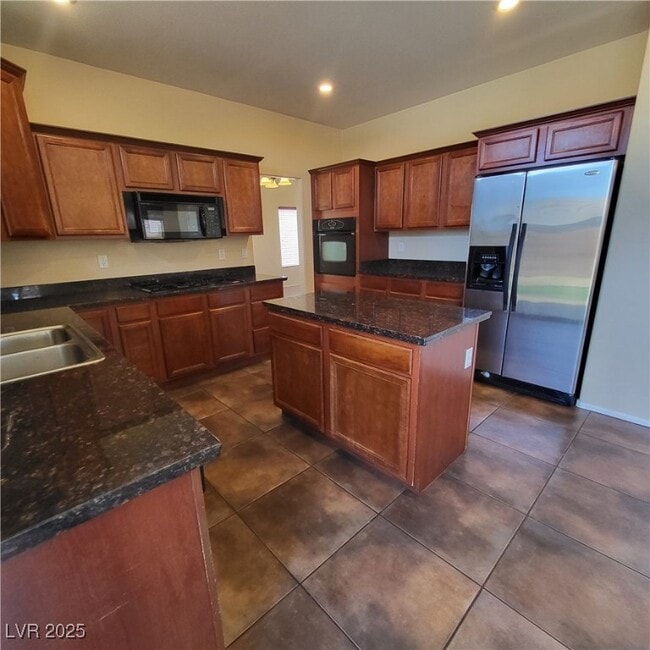 Building Photo - 1720 Flores Ln