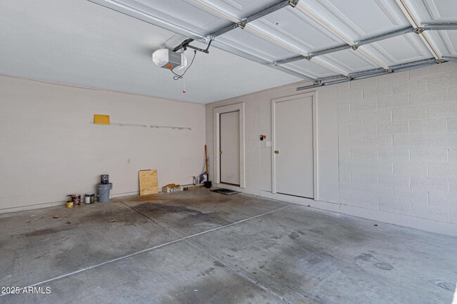 Building Photo - 6503 N 10th Pl