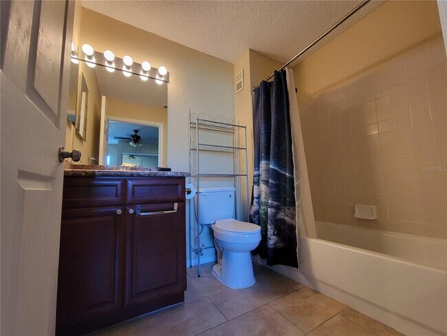 Building Photo - 3705 SW 27th St