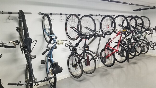 Building Photo - 462 Main St