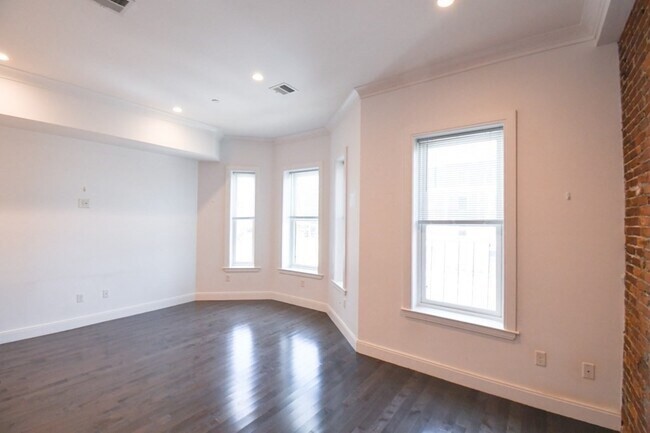 Building Photo - 134 Warren St